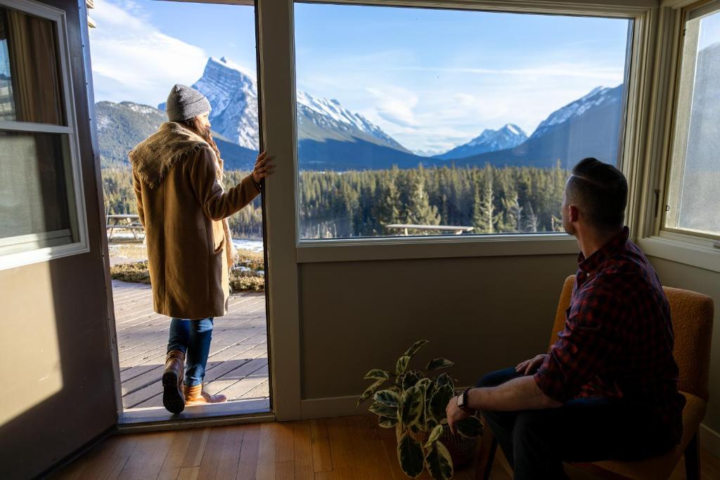 hotels with balcony in Banff Canada