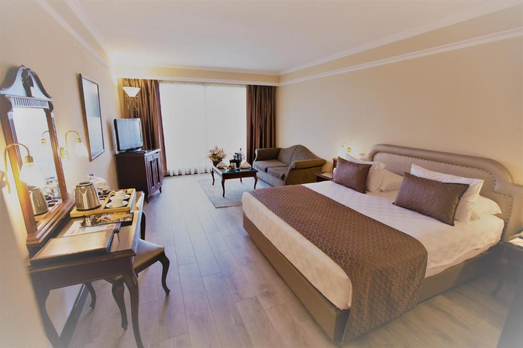 hotels with balcony in Izmir