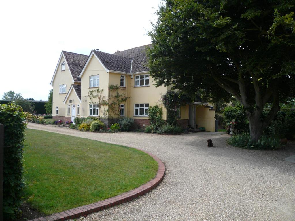 hotels with balcony in Hertfordshire