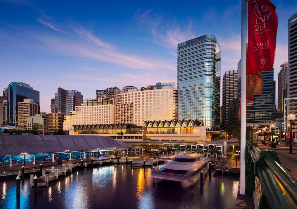 hotels with balcony in Sydney Pyrmont