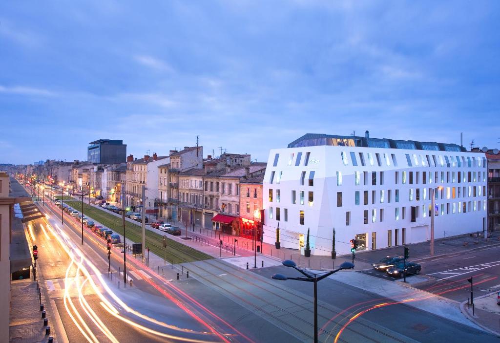 Bordeaux Hotels with Balcony