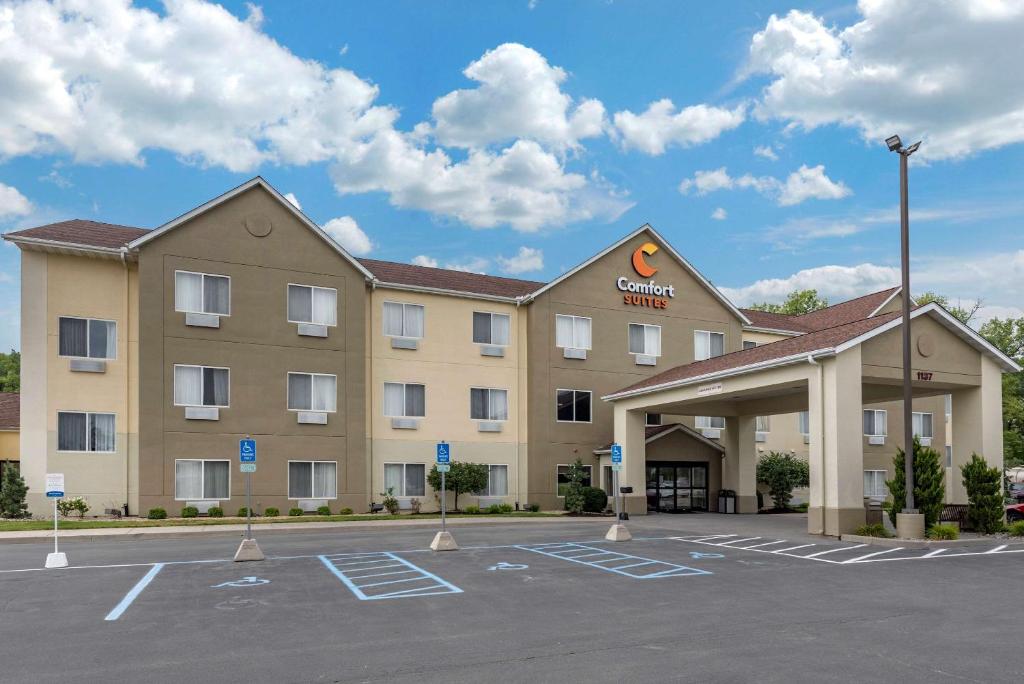 hotels with balcony in Fort Wayne