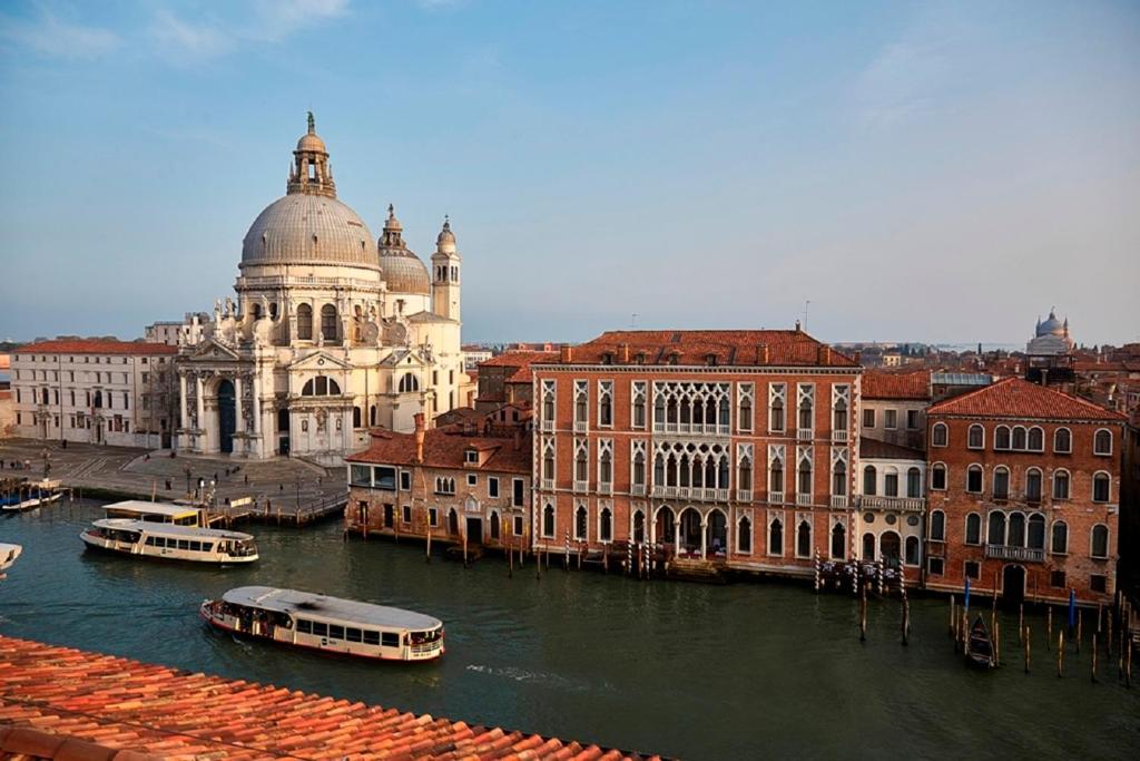 hotels with balcony in Venice Gallerie Dellaccademia