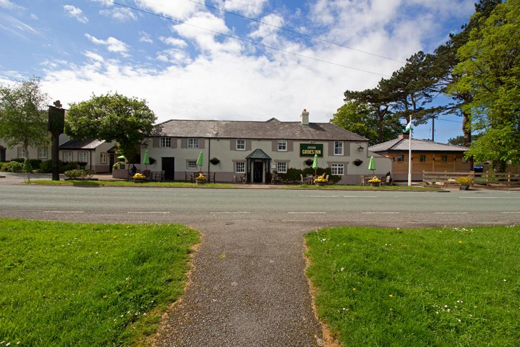 hotels with balcony in Conwy