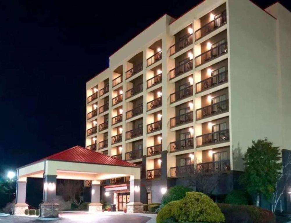 hotels with balcony in Pigeon Forge The Great Smoky Mountain Wheel