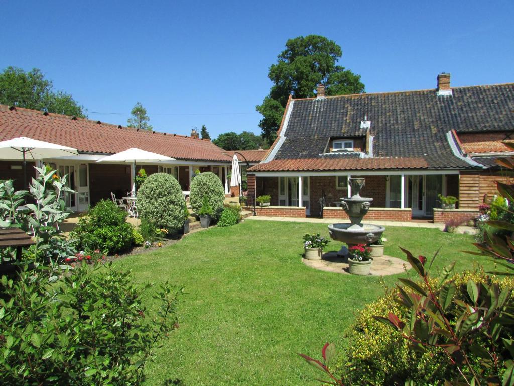 hotels with balcony in Suffolk