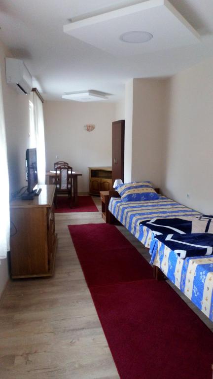 hotels with balcony in Pirot