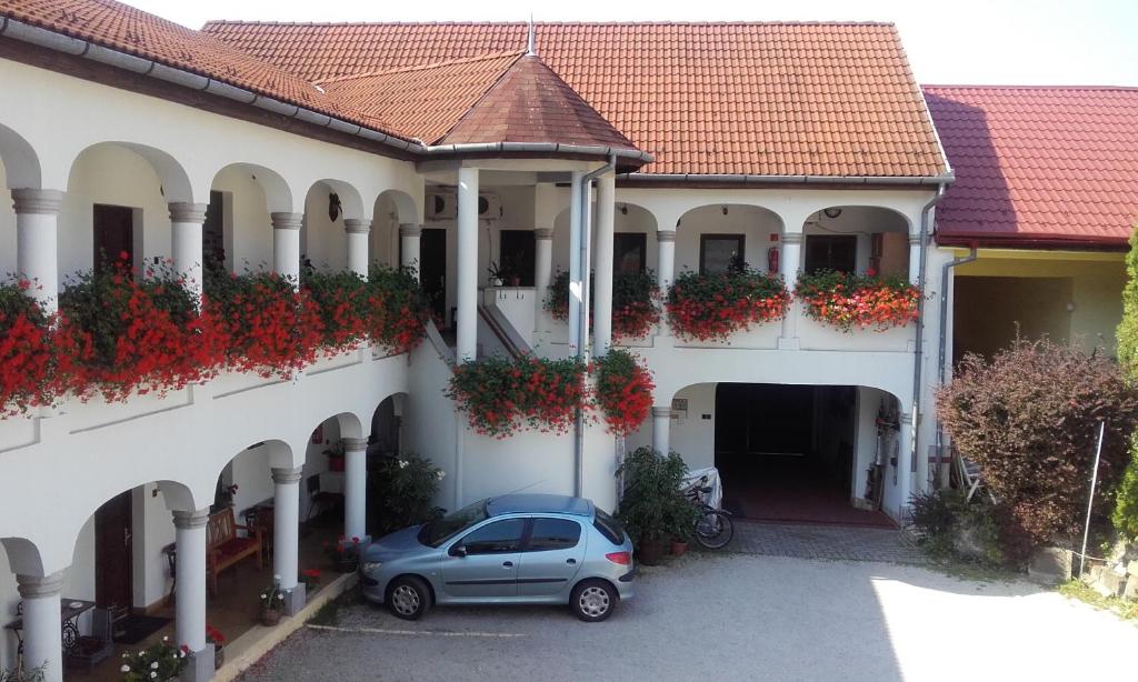 hotels with balcony in Eger