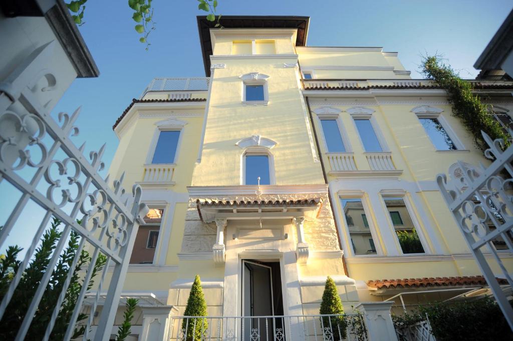 hotels with balcony in Rome