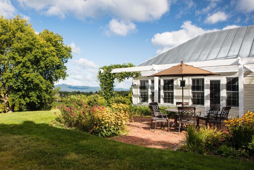 hotels with balcony in Lake Champlain