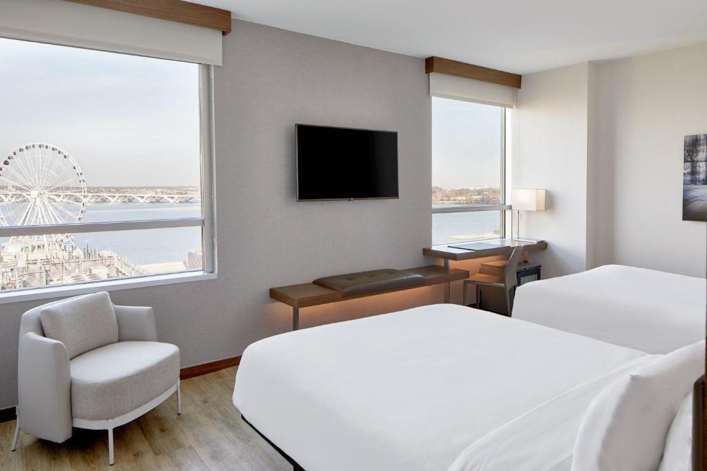 hotels with balcony in National Harbor