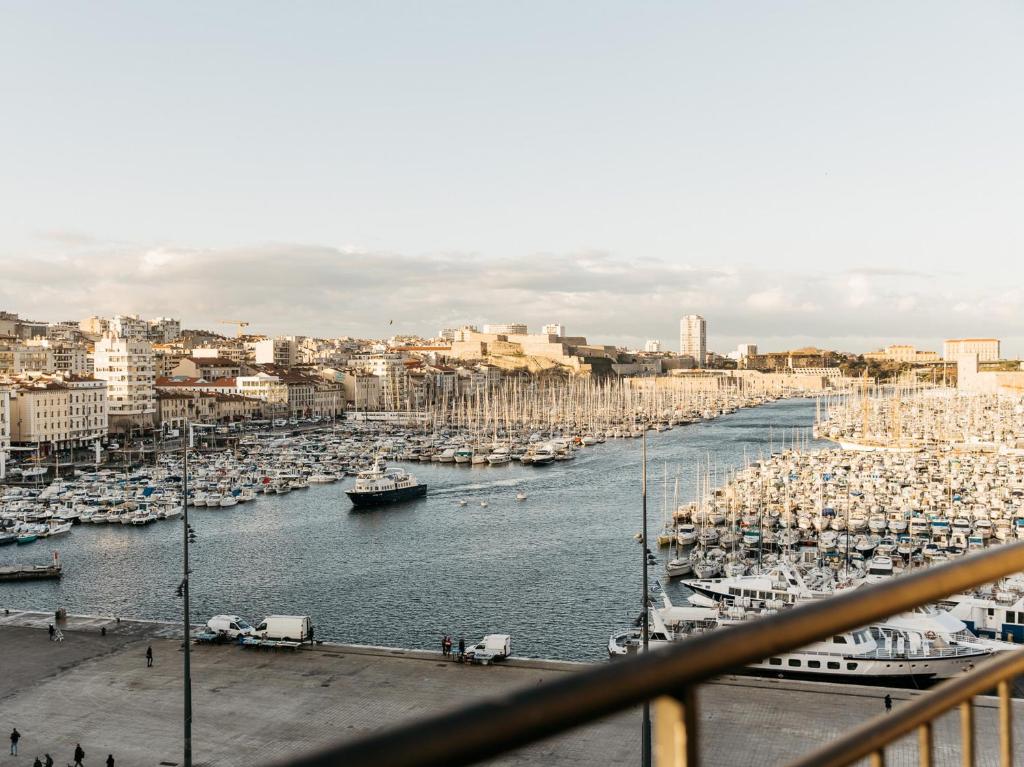 hotels with balcony in Marseille