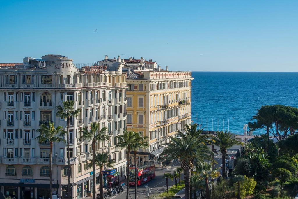 hotels with balcony in Nice Nice Port