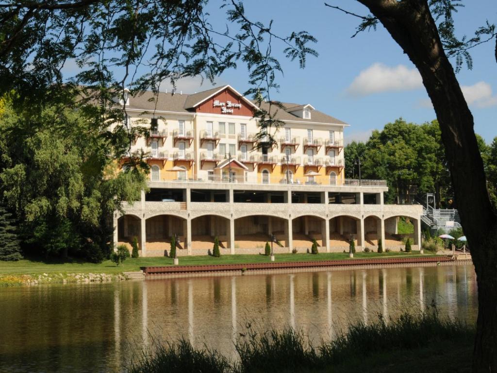 hotels with balcony in Michigan