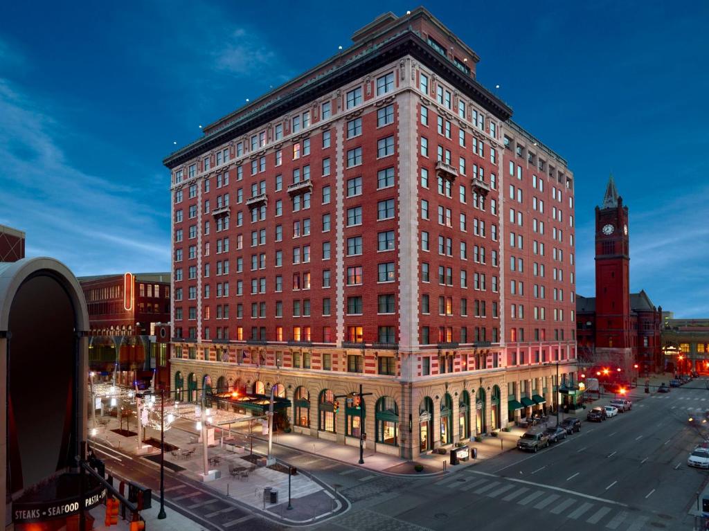 hotels with balcony in Indiana