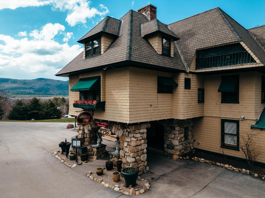 hotels with balcony in North Conway