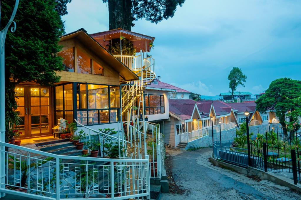 hotels with balcony in Darjeeling