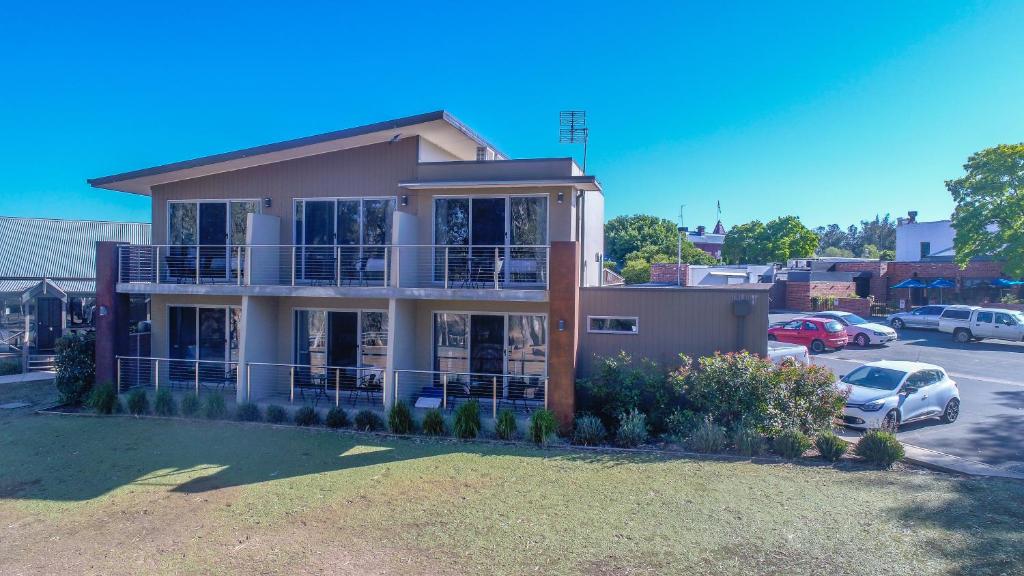 hotels with balcony in Echuca