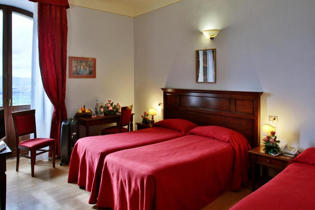 hotels with balcony in Assisi