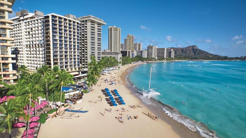 hotels with balcony in Honolulu