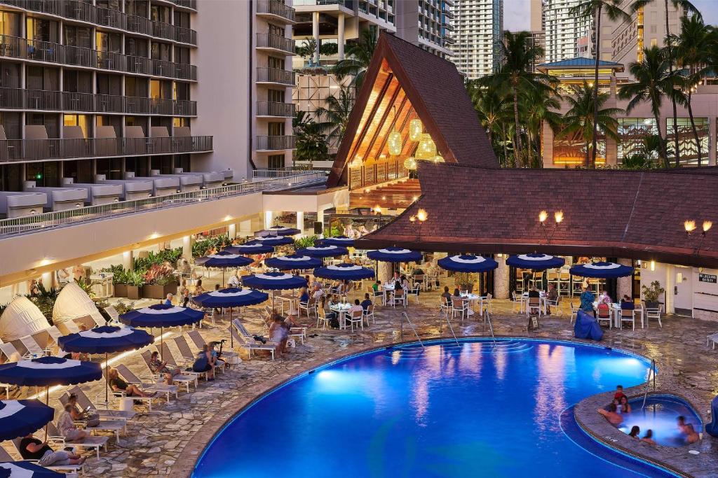 hotels with balcony in Honolulu