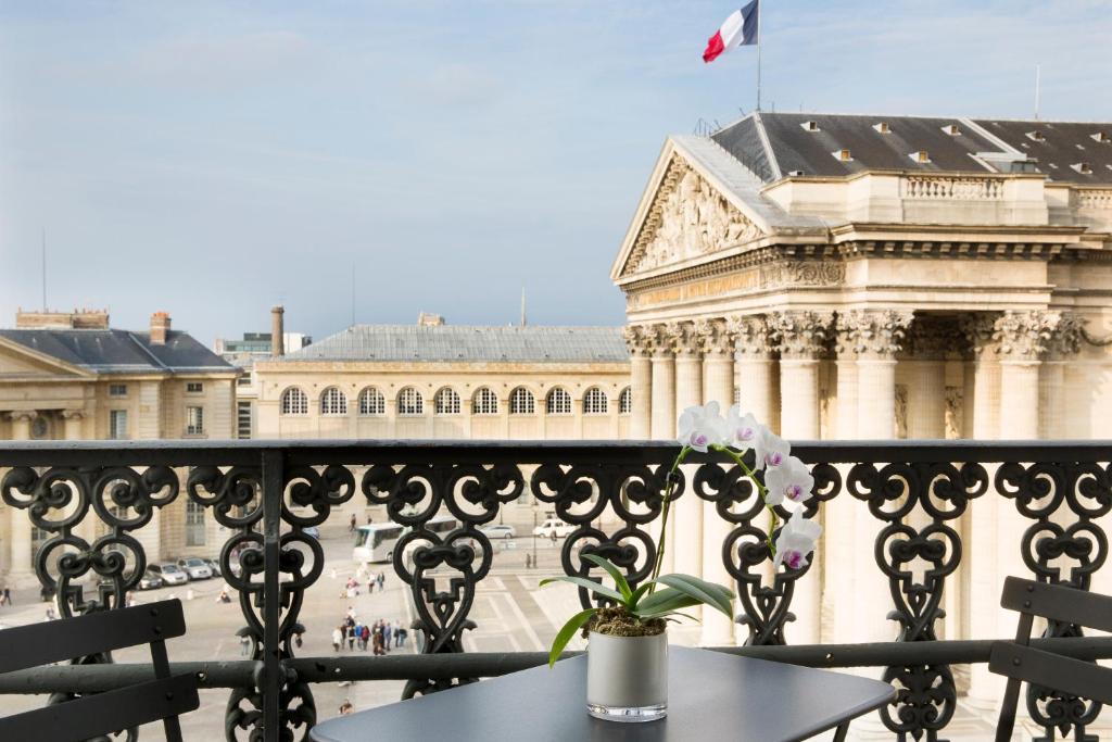 hotels with balcony in Paris