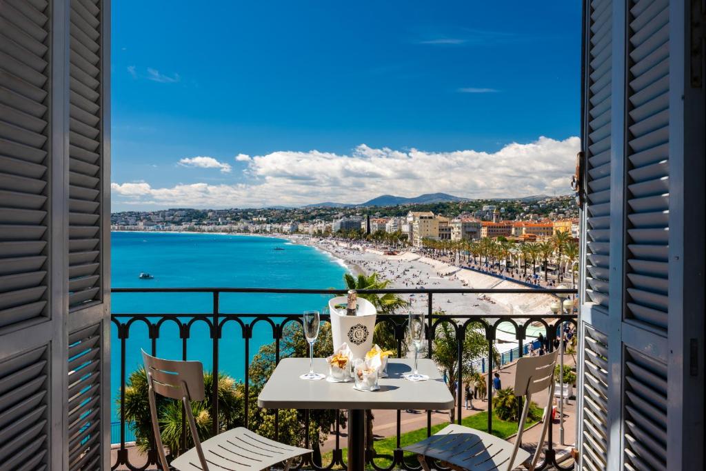 hotels with balcony in Nice Nice Port