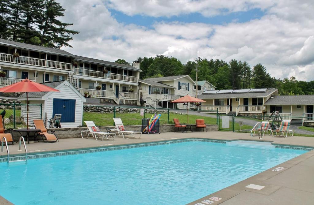 hotels with balcony in Lake George