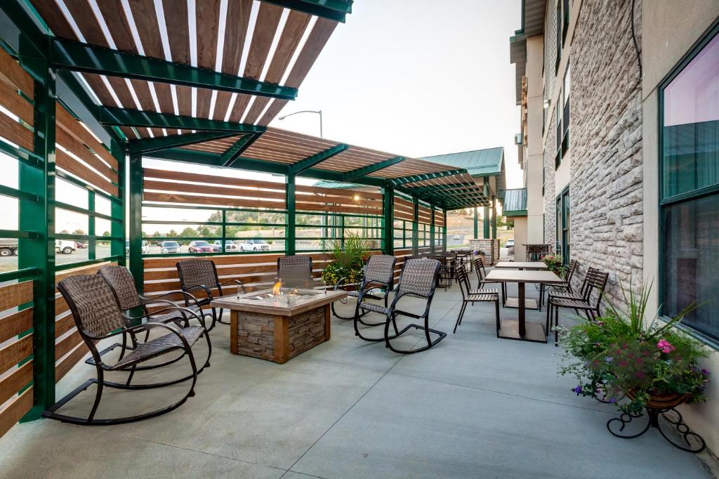 hotels with balcony in Montana United States