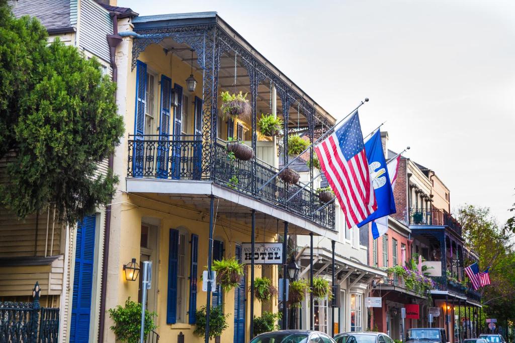 hotels with balcony in Louisiana