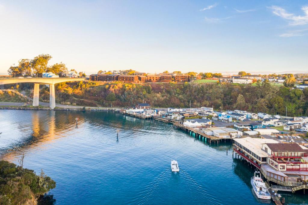 hotels with balcony in Fort Bragg