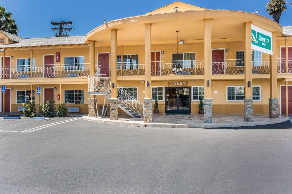 hotels with balcony in San Marcos