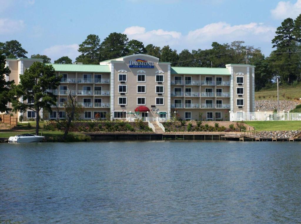 hotels with balcony in Arkansas