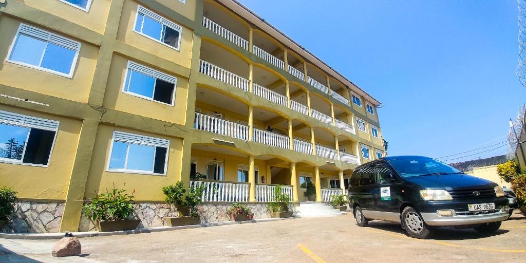 hotels with balcony in Entebbe