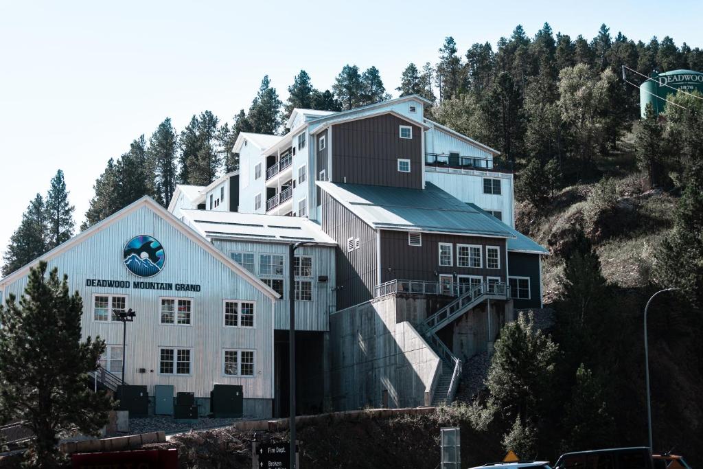 hotels with balcony in South Dakota