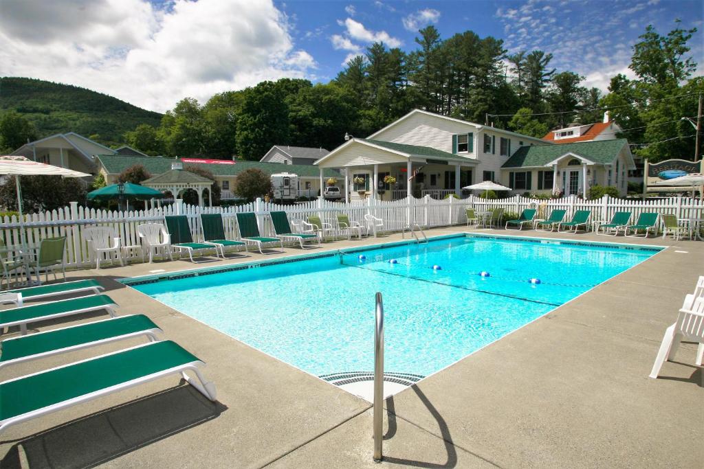 hotels with balcony in Lake George