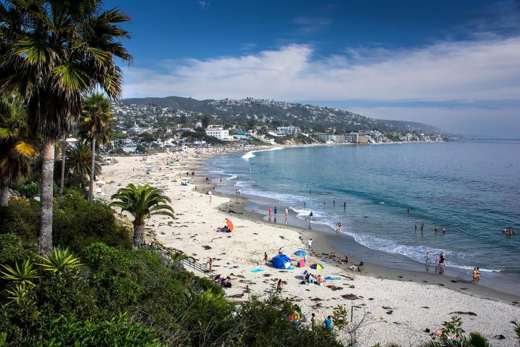 hotels with balcony in Laguna Beach