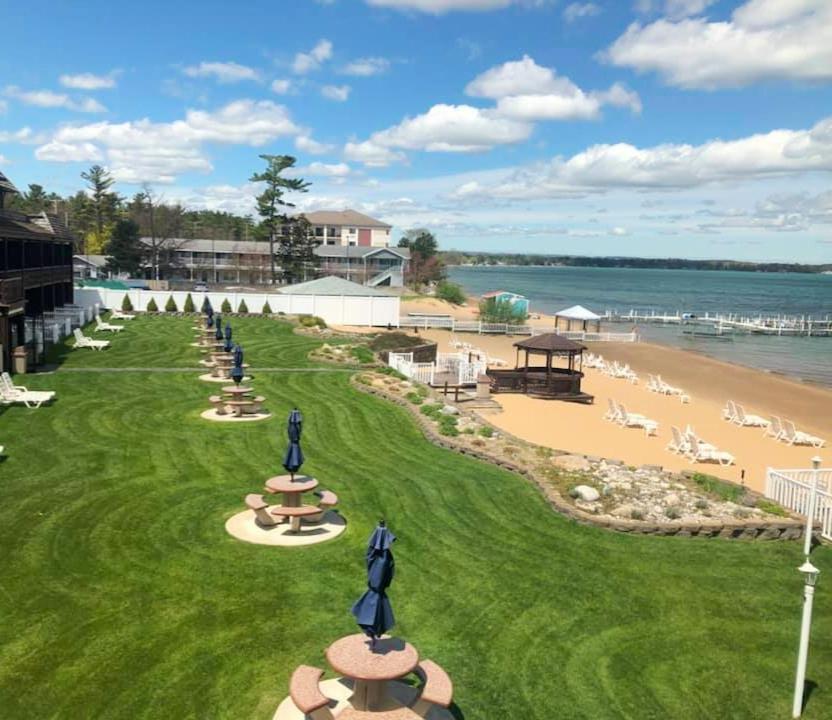 hotels with balcony in Traverse City