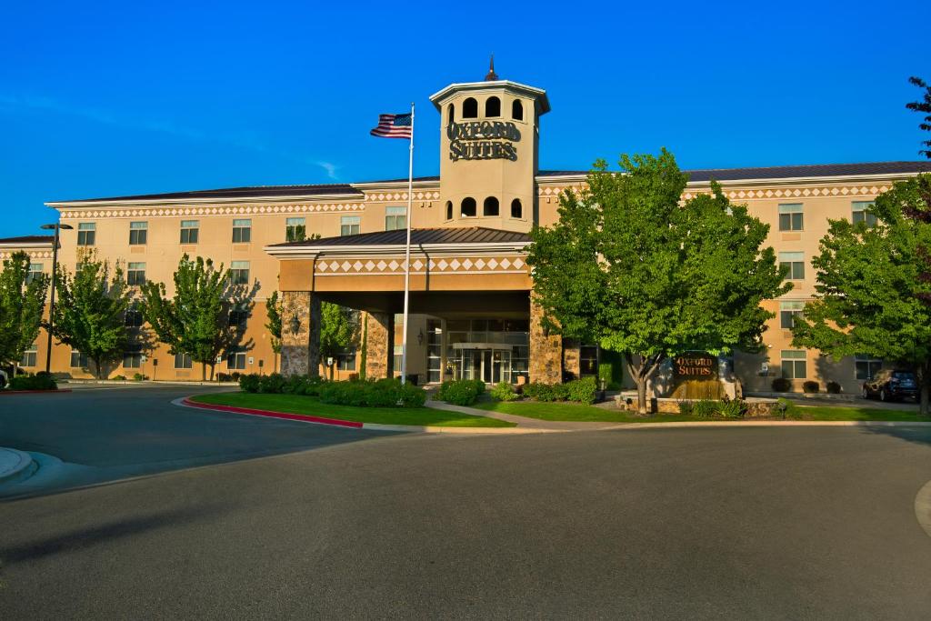 hotels with balcony in Idaho