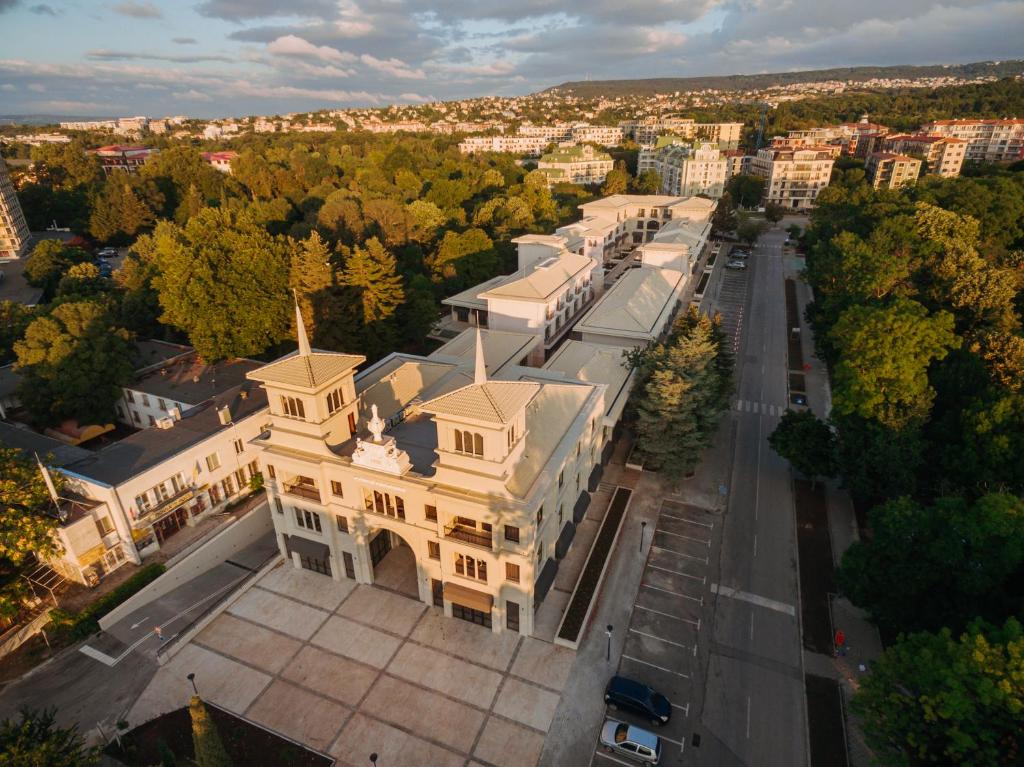 hotels with balcony in Saints Constantine And Helena