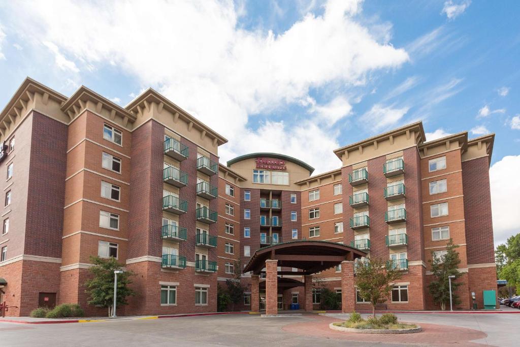 hotels with balcony in Flagstaff