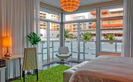 hotels with balcony in Miami Beach