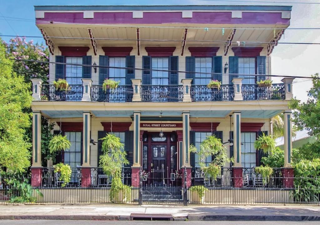 hotels with balcony in Louisiana