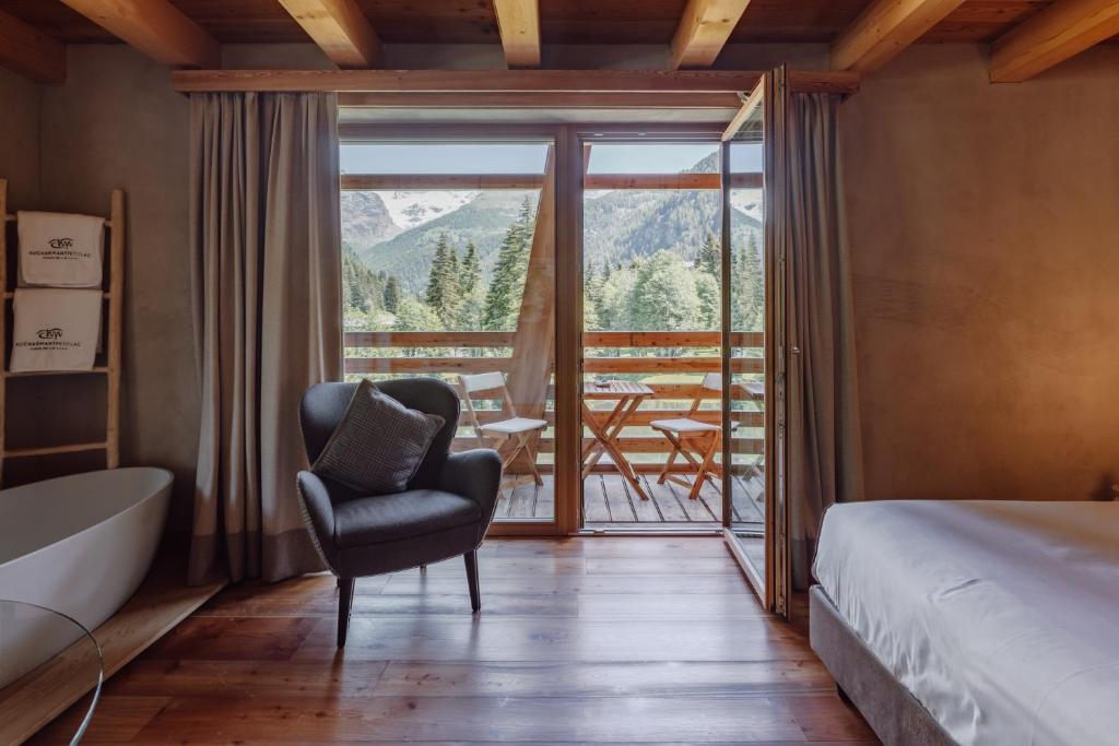 hotels with balcony in Champoluc