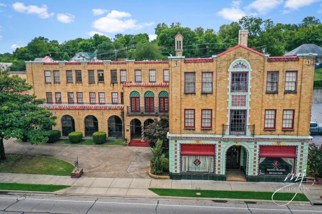 hotels with balcony in Arkansas