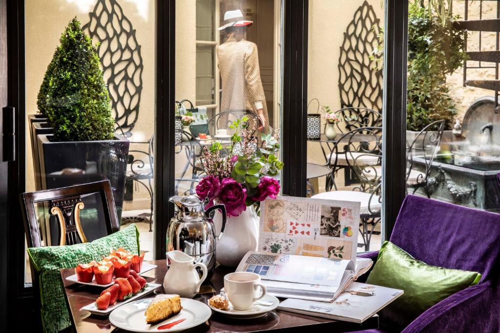 hotels with balcony in Paris