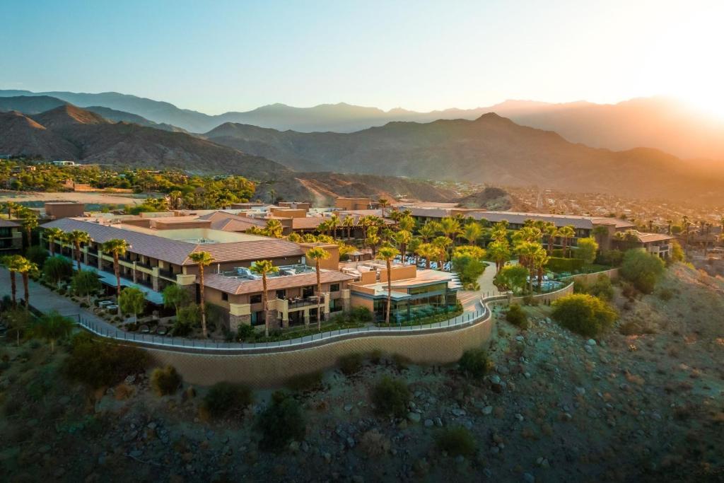 hotels with balcony in Palm Springs