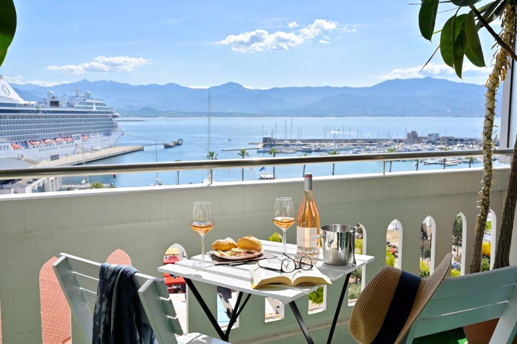 hotels with balcony in Ajaccio