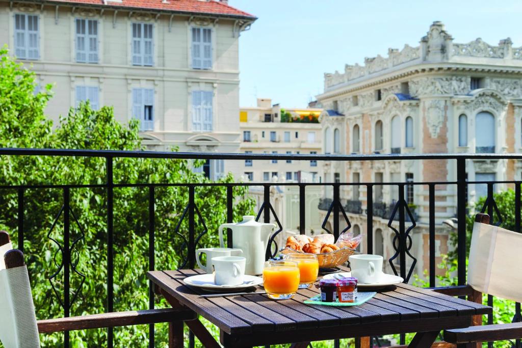 hotels with balcony in Nice Promenade Des Anglais