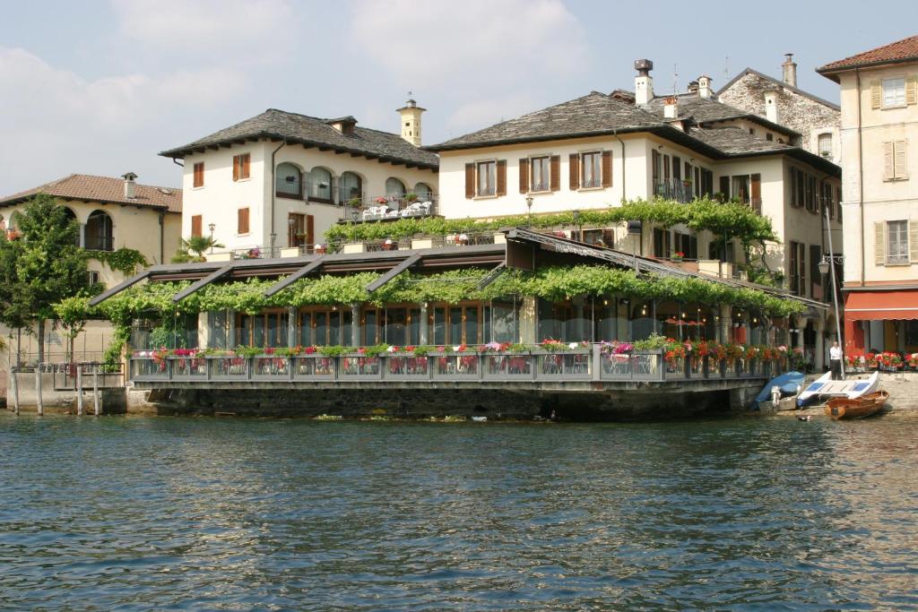 hotels with balcony in Lake Orta